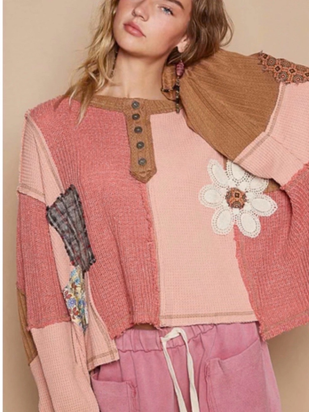POL Patchwork Cropped Knit Top with Daisy Appliqué - Pink & Brown Size Small